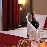Ξενοδοχείο Ramada Plaza By Wyndham 4*