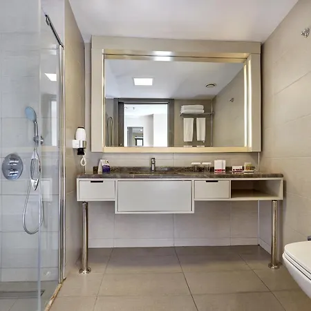 Hotel Ramada Plaza By Wyndham Esmirna