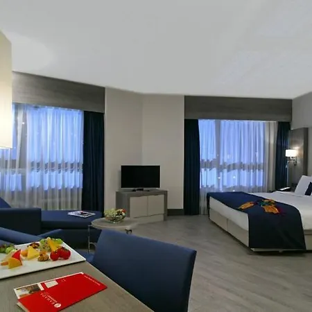 Hotel Ramada Plaza By Wyndham Esmirna