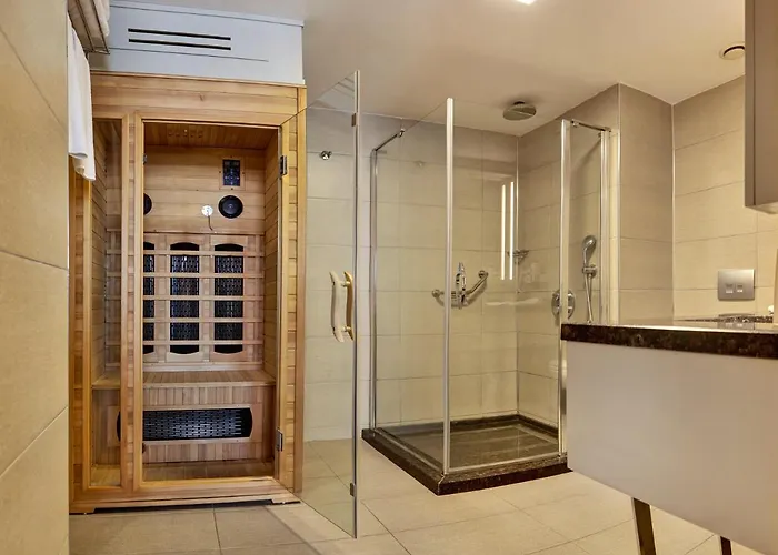 Ramada Plaza By Wyndham Otel