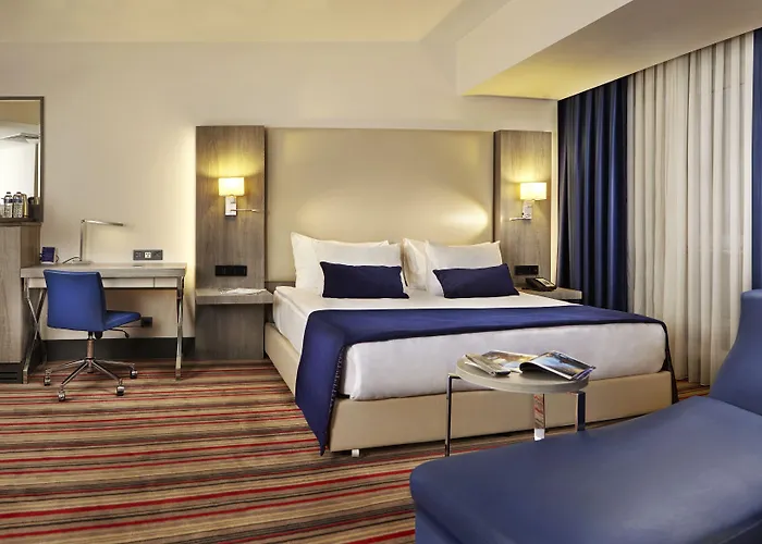 Ramada Plaza By Wyndham Hotell 4*