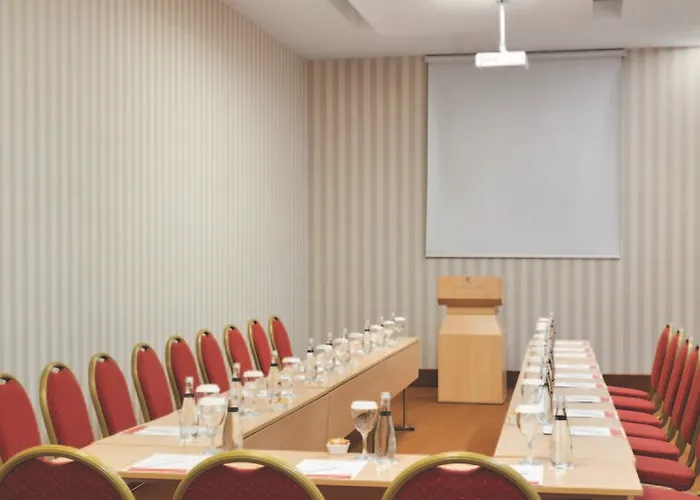 מלון Ramada Plaza By Wyndham