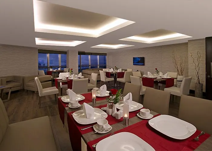 Ramada Plaza By Wyndham מלון 4*