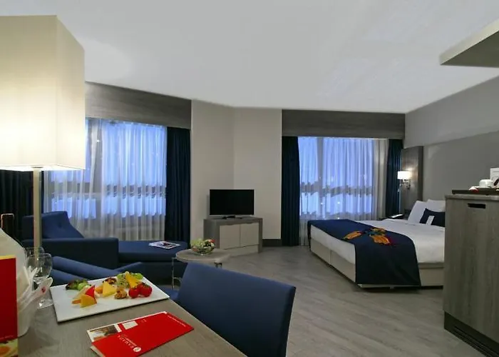 מלון Ramada Plaza By Wyndham איזמיר