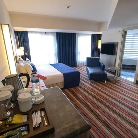 Ramada Plaza By Wyndham 4*