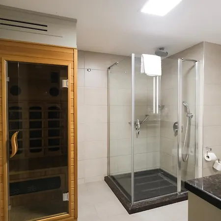 ホテル Ramada Plaza By Wyndham 4*