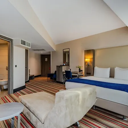 Ramada Plaza By Wyndham