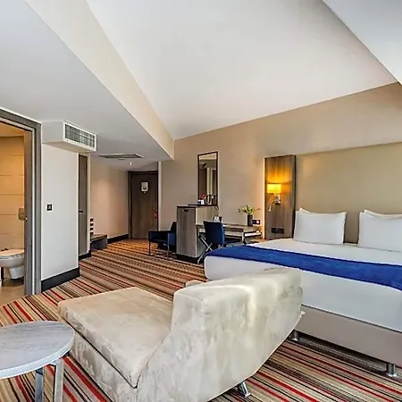 Ramada Plaza By Wyndham Hotel 4*