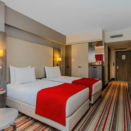 호텔 Ramada Plaza By Wyndham 4*