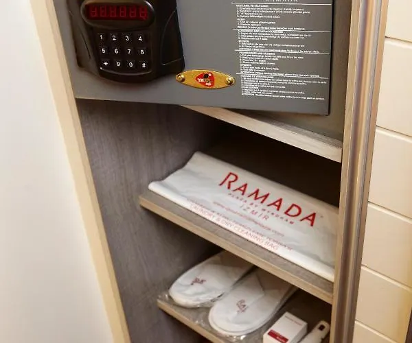 Ramada Plaza By Wyndham Hotel Esmirna