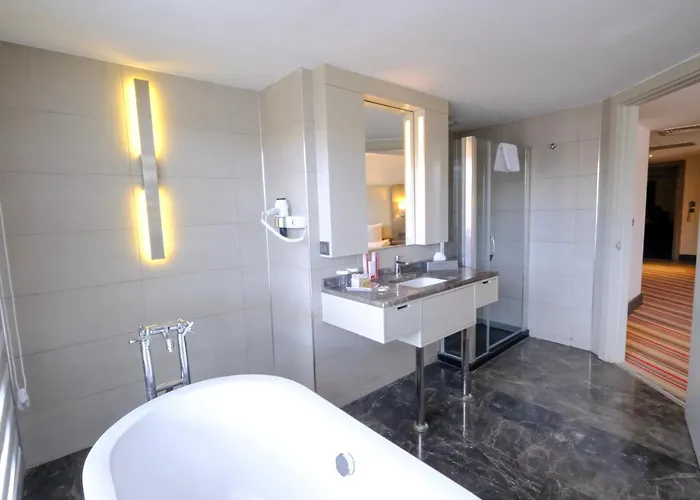 Ramada Plaza By Wyndham 4*