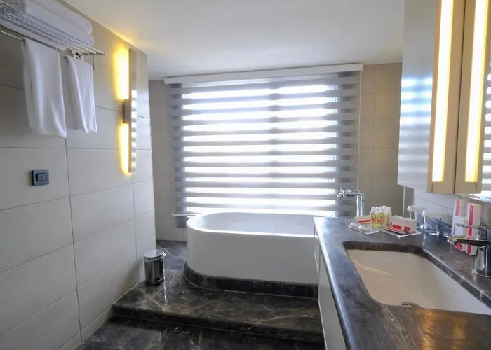 Ramada Plaza By Wyndham Otel İzmir